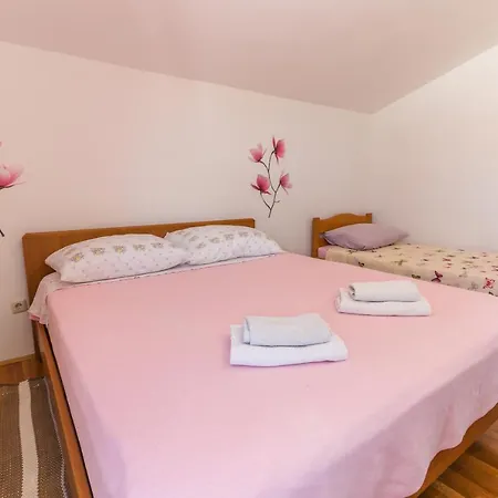 Comfortable 2 Bedroom - 5 Persons * Funtana