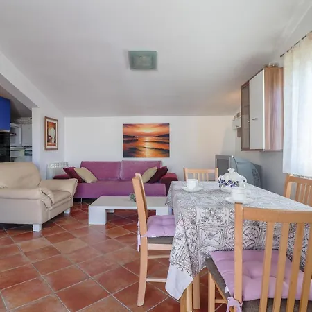 Apartment Comfortable 2 Bedroom - 5 Persons Funtana