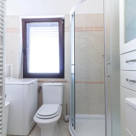 Comfortable 2 Bedroom - 5 Persons Apartament Funtana