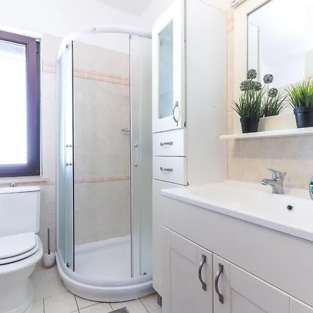 Comfortable 2 Bedroom - 5 Persons * Funtana